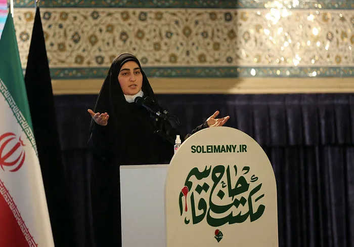 İranlı general Kasım Süleymani’nin kızının iPhone 13 Pro Max telefon kullanması olay oldu