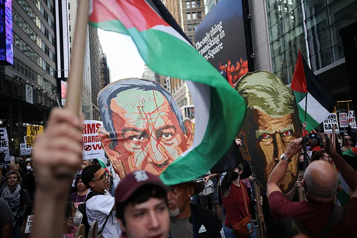 katliamci-netanyahuya-bmde-sok-kursuye-cikinca-salon-bosaldi-1758893901747.jpg Times Meydanı, New York (AFP)