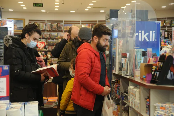 berat-albayrakin-kaleme-aldigi-burasi-cok-onemli-kitabinin-ilk-baskisi-10-gunde-tukendi-1647840106944.jpg Berat Albayrak'ın kaleme aldığı "Burası Çok Önemli" kitabının ilk baskısı 10 günde tükendi - 2