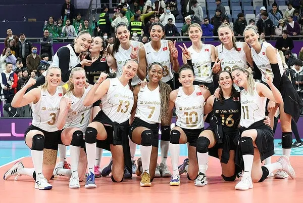 voleybolda-dev-gurur-eczacibasi-ve-vakifbank-finale-yukseldi-tarihte-bir-ilk-olacak-1702731495271.jpeg Voleybolda dev gurur! Eczacıbaşı ve Vakıfbank finale yükseldi! Tarihte bir ilk olacak - 1