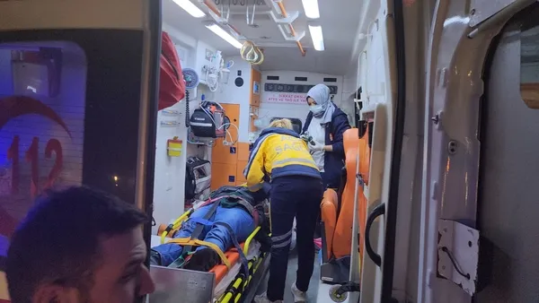 1670220708760.jpg Karabük'te feci kaza! Minibüs otobüse çarptı | Çok sayıda yaralı var - 4