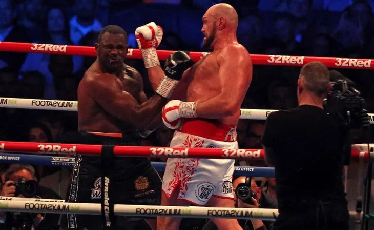 Tyson Fury zirvede bıraktı! Kariyerinin son maçında 450 milyon lirayı cebine koydu