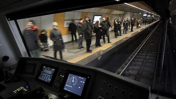 İstanbul’da İmamoğlu dramı! Kadıköy’de metro faciası: Yüzlerce vatandaş arızalı metroda havasız kaldı
