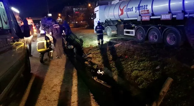 Otomobil ve tankere çarpan araç takla attı: 1 ölü, 2 yaralı - 3