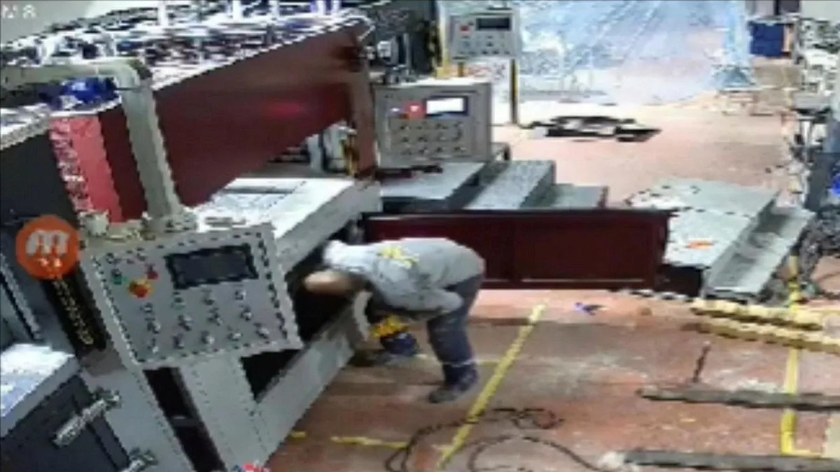 Ölüm presi! Fabrika sahibi içinde ezilerek can verdi! Dehşet anları kamerada