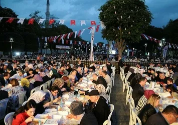 AK Parti düğmeye bastı! 65 yaş üstü vatandaşların iftar yemekleri eve teslim