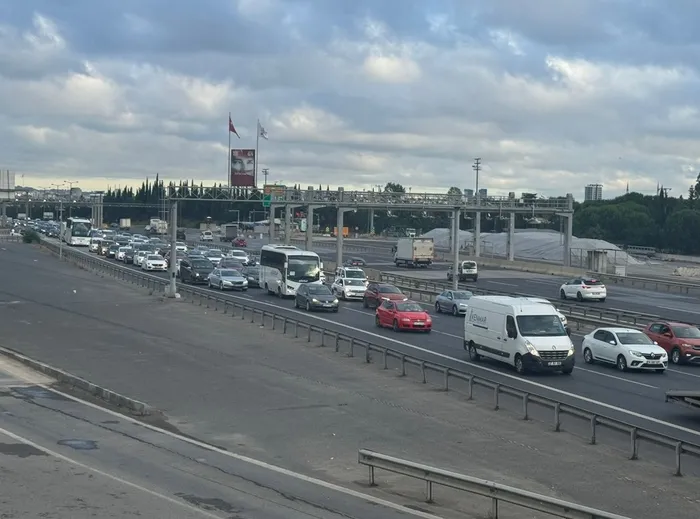 İstanbul'da bayram trafği! Otoyollarda yoğunluk - 4