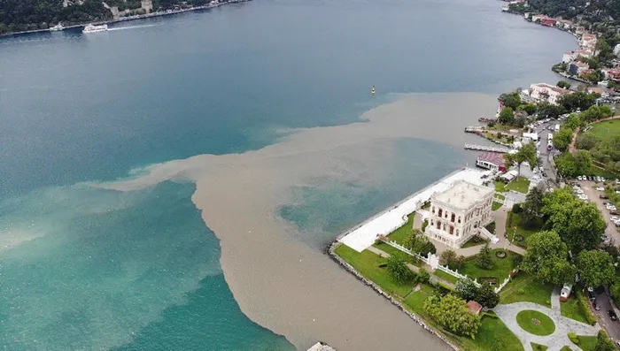 İstanbul Boğazı çamura bulandı - 4
