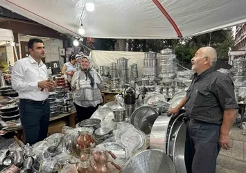 Seyir halindeki kamyonet alev alev yandı