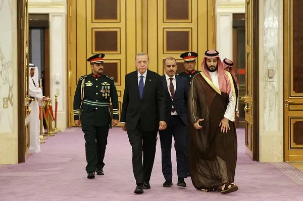 abd-medyasindan-dikkat-ceken-erdogan-ve-prens-bin-selman-yazisi-yeni-bir-dunya-kuruluyor-1690955471515.jpeg ABD medyasından dikkat çeken Erdoğan ve Prens bin Selman yazısı: Yeni bir dünya kuruluyor - 5