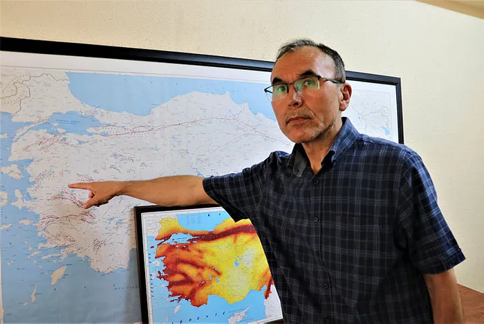 Doç. Dr. Bülent Özmen'den deprem uyarısı: Bunlar saatli bomba gibi! - 1