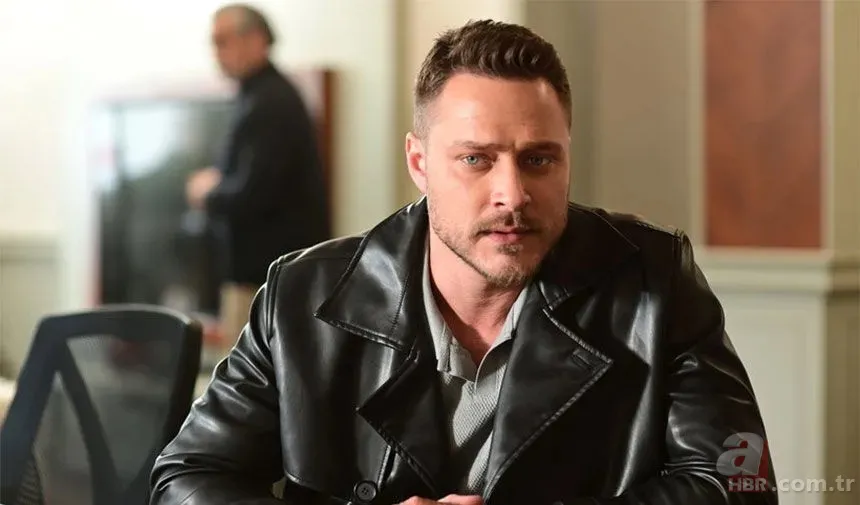 Burak Çelik buz gibi havada denize girdi! Böyle paylaştı... 1