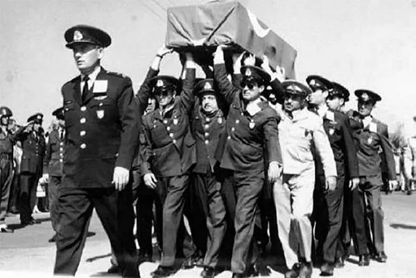 bir-zamanlar-kibris-izleyicileri-bunu-konusuyor-cengiz-topel-kimdir-1622768187965.jpg Bir Zamanlar Kıbrıs izleyicileri bunu konuşuyor! Cengiz Topel kimdir? - 1