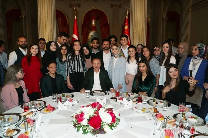 Başkan Erdoğan gençlerle iftarda bir araya geldi