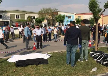 Otomobil refüjdeki işçilere çarptı: 3 ölü