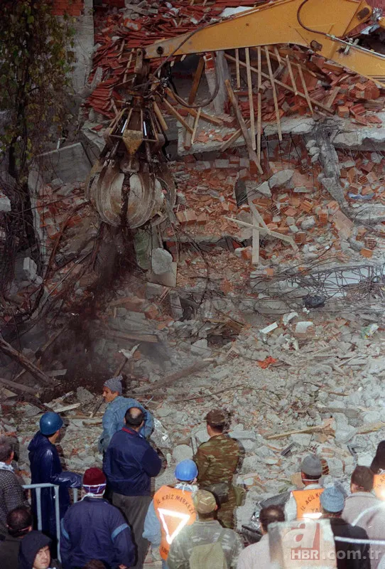 17 ağustos depremi kaç şiddetinde oldu? 1999 depremi saat kaçta meydana geldi? Kaç saniye sürdü? Merkez üssü neresiydi? 14