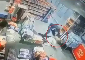 Yozgat'ta dehşet dolu anlar! Markette eski sevgilisini dövüp boğazına bıçak dayadı