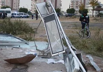 Yolcu otobüsü durağa daldı: 4 yaralı