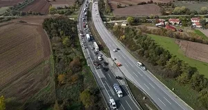 TEM’de feci kaza! 9 yaşındaki çocuk can verdi