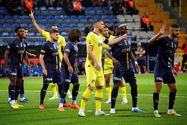 Fenerbahçe’nin galibiyet serisi devam ediyor! Kasımpaşa 0-2 Fenerbahçe MAÇ SONUCU