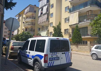 Doktor bıçakla intihar etti
