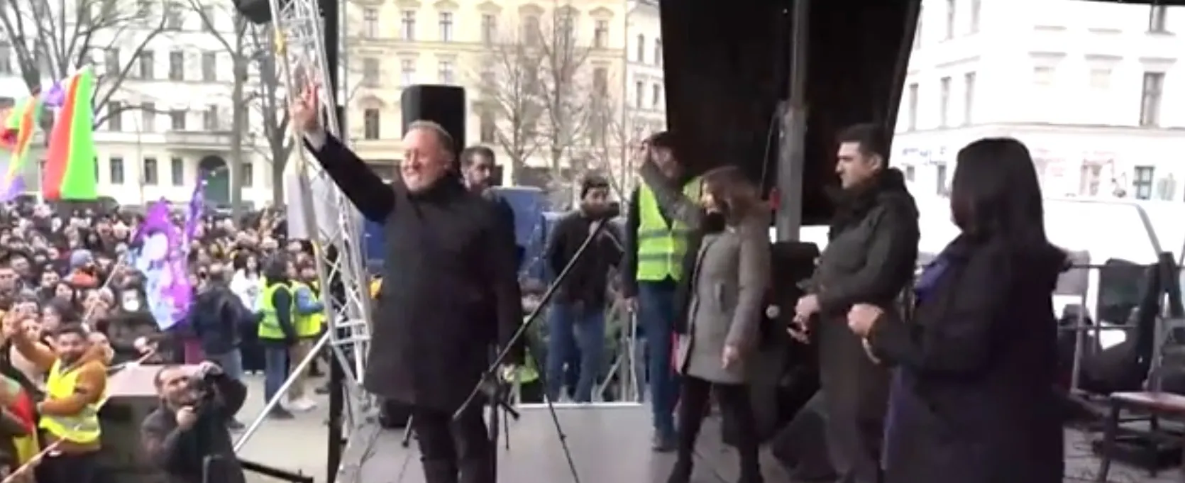 Koalisyonun 7. ortağı Almanya'da PKK etkinliğine katıldı! HDP'li Sezai Temelli seçimler üzerinden teröristbaşı Öcalan'a selam gönderdi