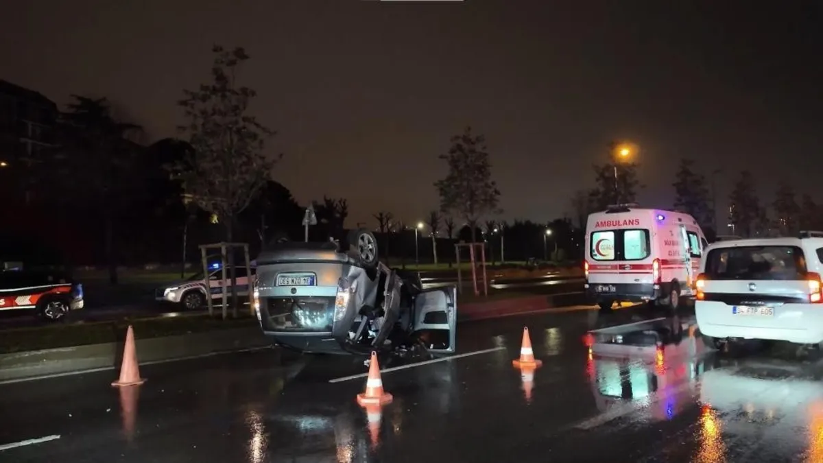 Sahil yolunda takla atan araçta 3 yaralı