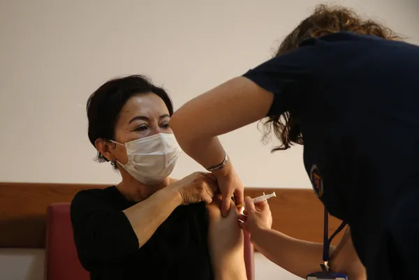 Koronavirüs aşısı olmayanlara kısıtlama yolda