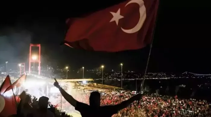 15-temmuz-resmi-tatil-mi-2024-15-temmuz-demokrasi-ve-milli-birlik-gunu-ozel-sektore-tatil-mi-hangi-gune-denk-g-1720424454830.jpeg 15 Temmuz resmi tatil mi 2024? 15 Temmuz Demokrasi ve Milli Birlik Günü özel sektöre tatil mi, hangi güne denk geliyor? 3 gün birleştirilecek mi? - 1