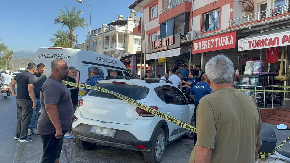 Fethiye’de aile faciası! Baba asılı halde, 2 çocuğu yatağında ölü bulundu - 1