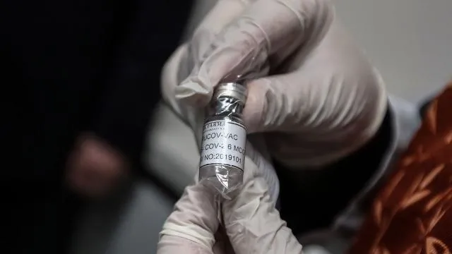 Başkan Erdoğan Cuma namazı müjdeledi! Yerli aşının üretim tarihini verdi