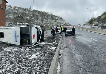 Kayseri'de kayganlaşan yol kaza getirdi: Yaralılar var