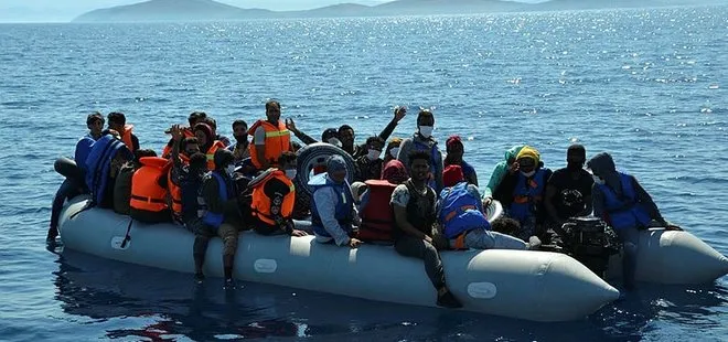 Yunanistan’ın ölüme terk ettiği 74 kaçak göçmeni Sahil Güvenlik kurtardı