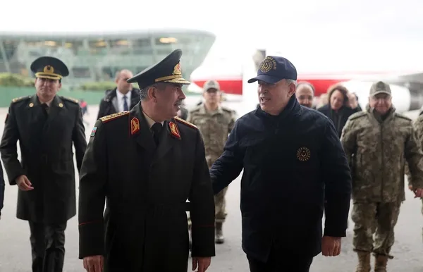 Milli Savunma Bakanı Hulusi Akar ve TSK komuta kademesi Azerbaycan’da İlham Aliyev ile görüştü