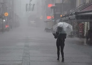 Sağanak ve fırtına 80 km hızla radara yansıdı! 20 ilde sarı kod: İstanbul, Ankara, İzmir