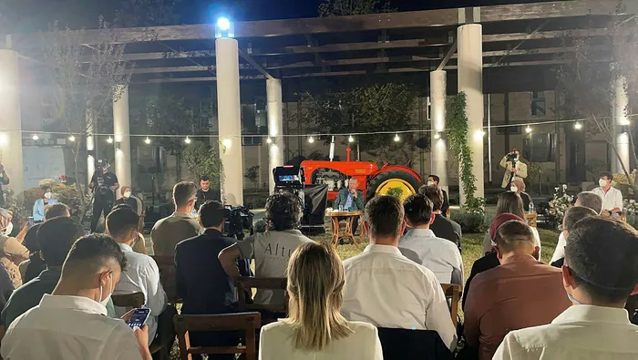 Başkan Erdoğan Adana’da gençlerle buluştu! Aşık Veysel’in Uzun İnce Bir Yoldayım türküsüne eşlik etti