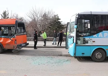 Erzurum'da halk otobüsü minibüsle çarpıştı: 14 yaralı