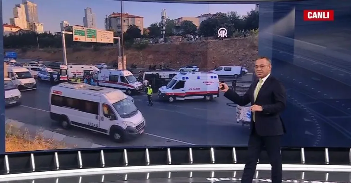 Ümraniye'de servis otobüsü devrildi!