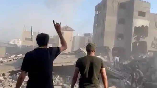 İşgalci İsrail bu kez de sivillerin sığındığı camiyi bombaladı!