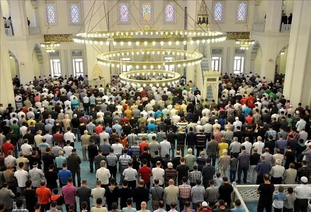 RAMAZAN BAYRAMI HUTBESİ 2024 KONUSU| Diyanet bayram hutbesi konusunu ve metninin yayınladı: ’Ramazan Bayramı: Birlik, Beraberlik ve Kardeşlik Günleri’