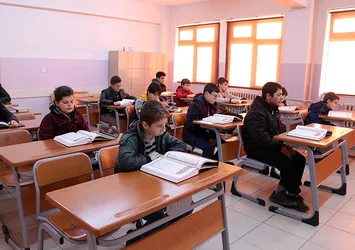 İmam Hatipli öğrencilerden Mehmetçik'e dua