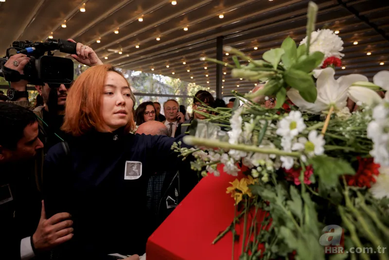 Türk tiyatrosunun usta ismi Yıldız Kenter son yolculuğuna uğurlandı 8