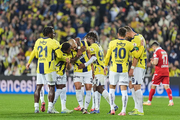 Fenerbahçe evinde Sivasspor’u farklı mağlup etti
