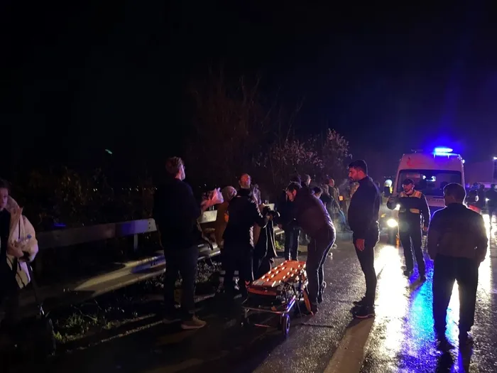 Son dakika: TEM Sapanca geçişinde otobüs kazası! Çok sayıda yaralı var - 11