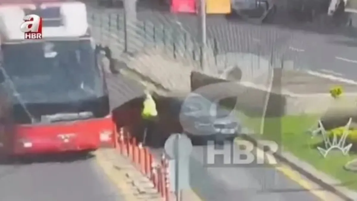 Ankara'da CHP otobüsünün şoförü polisin üzerine sürdü! Bakan Yerlikaya'dan açıklama...