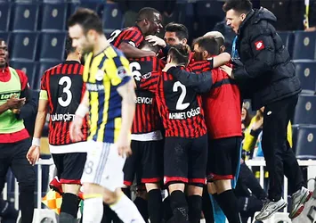 Kadıköy'de o anlar! Daha maç bitmeden...