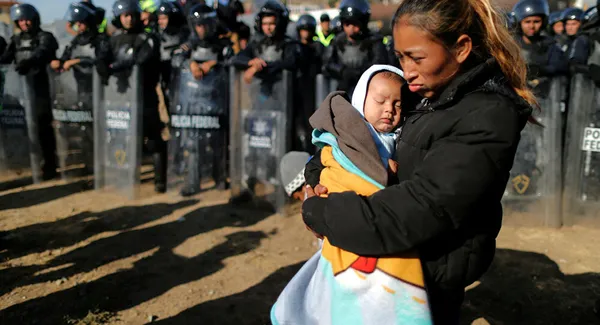 abd-gocmen-cocuklara-iskence-ediyor-binlerce-cocuk-ailesinden-ayrilmak-zorunda-kaldi-1609777325763.jpg ABD göçmen çocuklara işkence ediyor! Binlerce çocuk ailesinden ayrılmak zorunda kaldı - 3