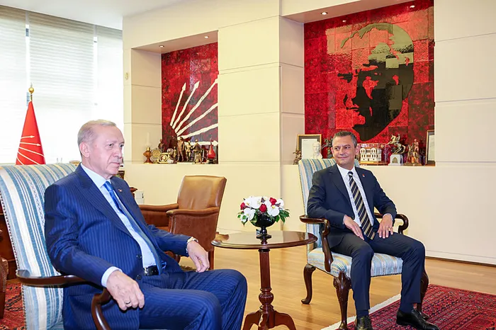 İşte Başkan Erdoğan-Özgür Özel görüşmesinin perde arkası! Dev zirve sonunda verilen dosya! Özgür Özel detayları açıkladı...