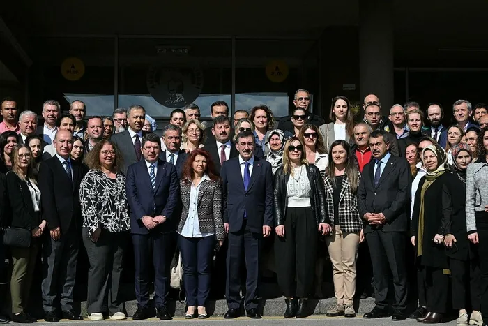 Eğitimciye şiddete tutuklama geliyor! Cumhurbaşkanı Yardımcısı Cevdet Yılmaz duyurdu: Taslak metin hazır...