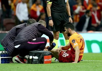Galatasaraylı Emre Akbaba ameliyat edildi